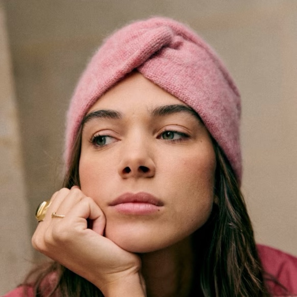 NWT Sezane Anastasia beanie in rosewood